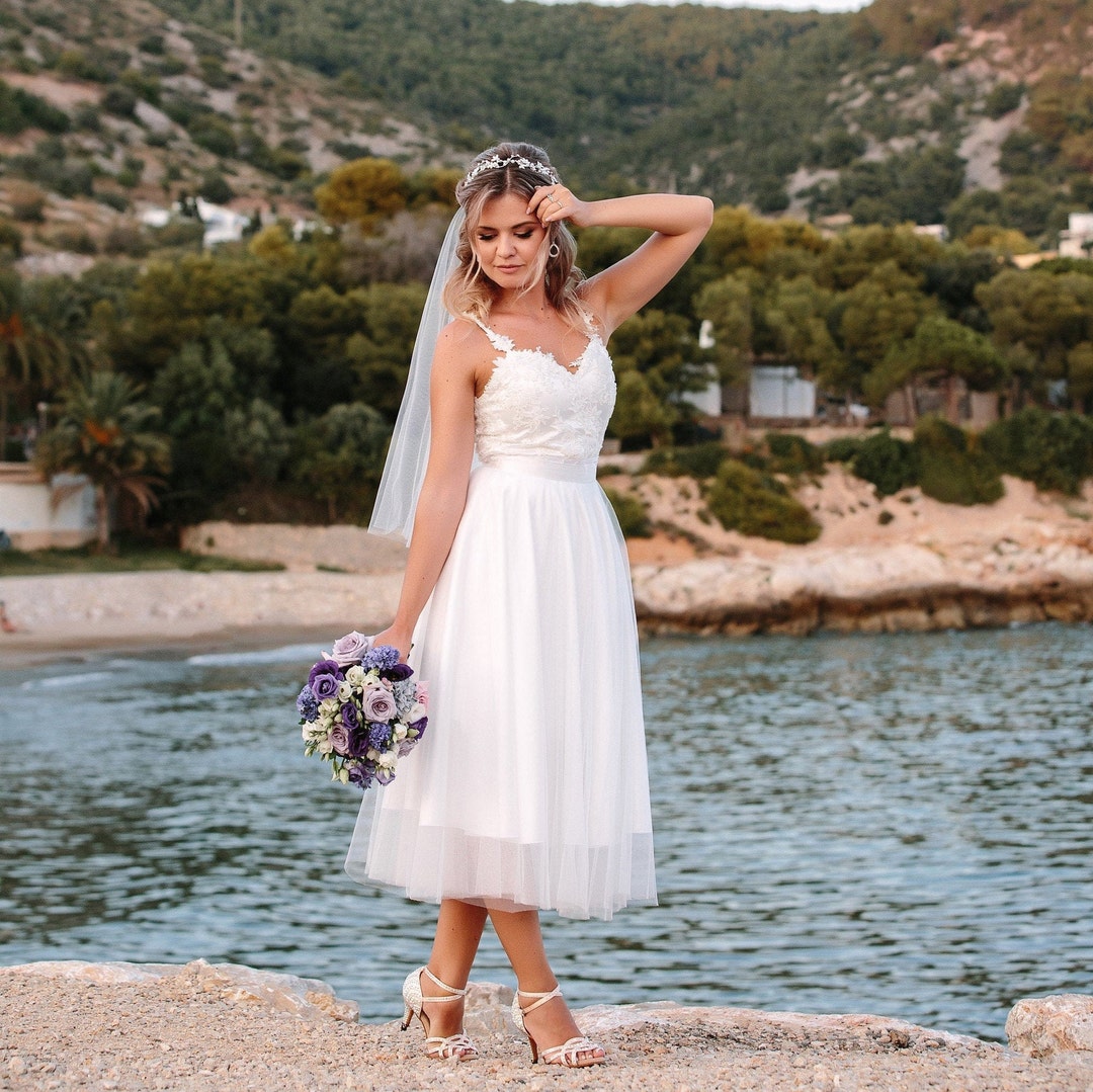 Timeless Tea Length Beach Wedding Dresses for Elegant Sea Weddings