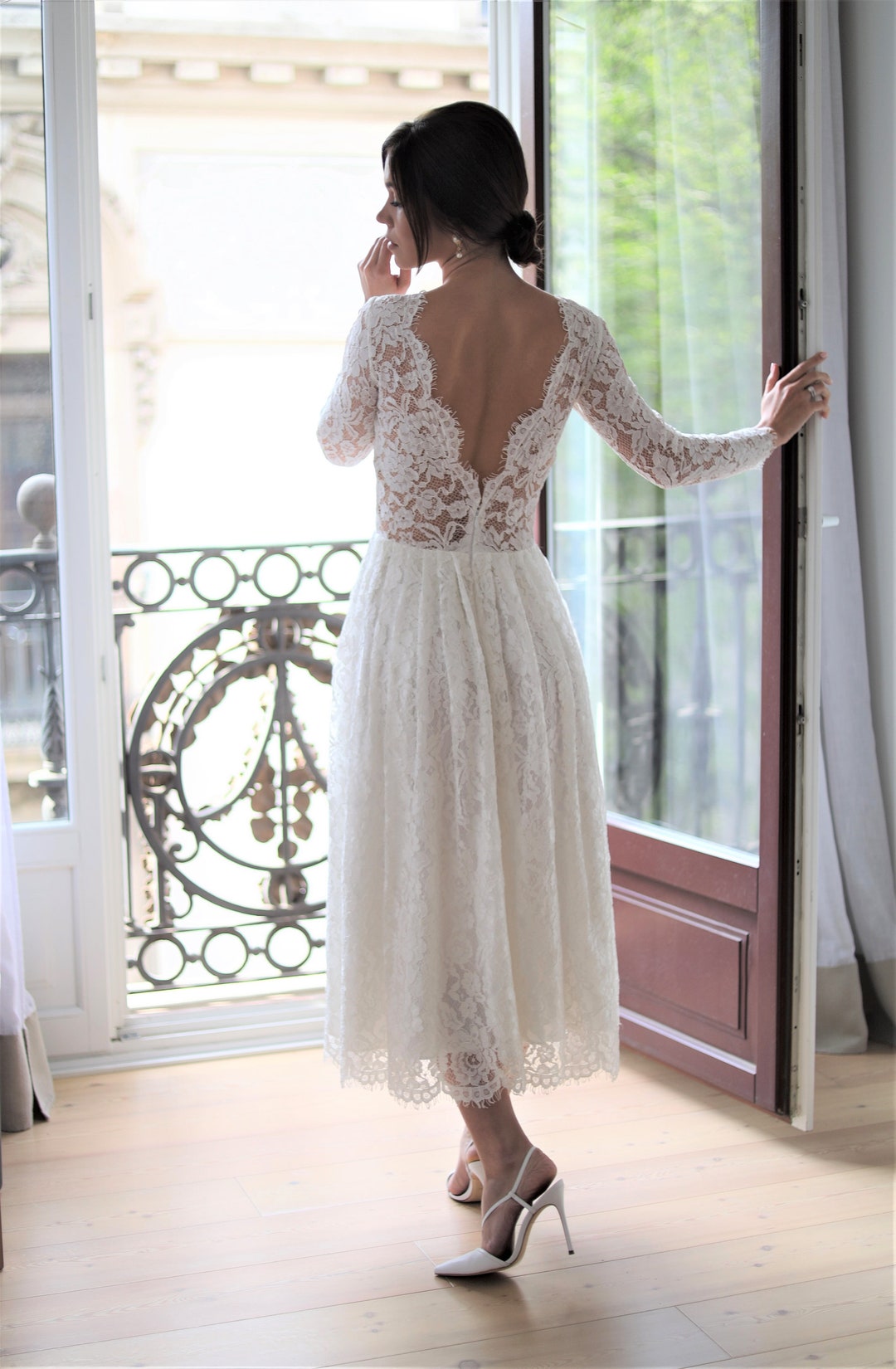 Backless Midi Wedding Dress: Elegance Meets Timeless Style