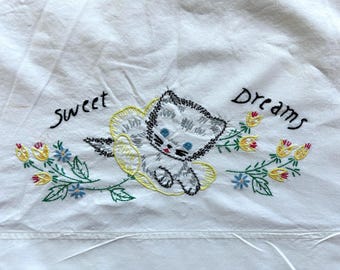 Sábana encimera vintage de algodón blanco puro bordada - Gatito, dulces sueños - Doble 81x108 - ¡Qué mona!