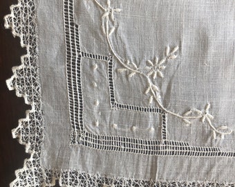 Vintage White Linen Detailed Drawnwork Embroidery and Lace Wedding Handkerchief -  Like New Condition - Absolutely Lovely