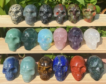 Crâne de cristal de 2 po. sculpté à la main : quartz rose, améthyste, labradorite