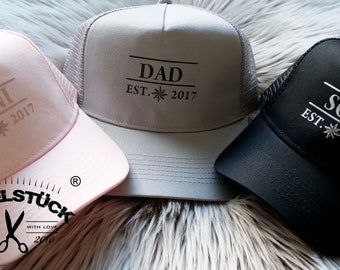 Cool snapback trucker caps for dad, son, mom and daughter. Caps for adults and children. In a great, elegant partner look. Available for up to 4 kids