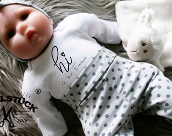Das süße perfekte Baby Home Coming Set mit Turbanmütze. Personalisert und mit süßem Spruch. Schönes Geschenk zur Geburt oder zur Babyshower.