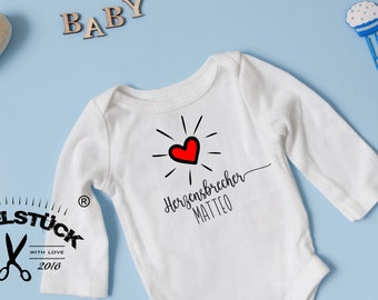 HERZENSBRECHER Süßer personalisierter Babybody mit Herz und Name. Perfektes Geschenk zur Geburt oder Babyshower