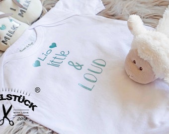 Süßer personalisierter Babybody mit glänzendem Aufdruck für Jungen und Mädchen. Perfektes Geschenk zur Geburt oder zur Babyshower