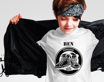 Cooles Schulkind T-Shirt zur Einschulung für Jungs und Mädchen und mit Motiv und Namen personalisiert