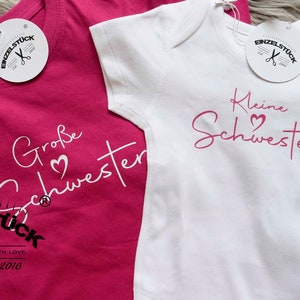 Große kleine Schwester Body und Mädchen-T-Shirt fürGeschwister. Perfektes Geschenk zur Geburt. Süßes Outfit fürs Fotoshooting. Mit Namen. Bild 1