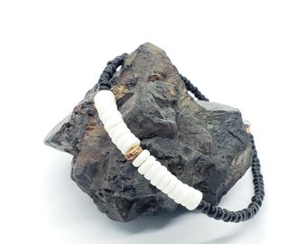 Pucca Shell Beaded Bracelet, minimalist jewelry, gift for her, beach jewelry, stacking jewelry, gift for friends