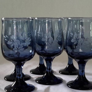 Smokey Blue Pfaltzgraff York Towne Pattern Stemware Dusky Blue Floral Etched Glassware Set Vintage Six Stemmed Goblets Juice/Water Glassware