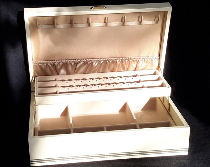 Timeless Classic Elegance Mele Jewelry Box Cream Colored Gold Triple