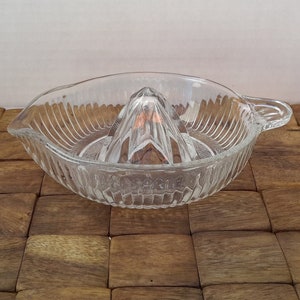Vintage Glass Juicer Citrus Reamer Fresh Squeezed Lemonade, Orange Juice, Grapefruit