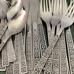 Imperial SERTA Muster Internationales Silber ~ Vintage Besteck ~ Hübsches Gänseblümchen-Silberbesteck ~ Eingestelltes florales Design mit schwarzem Akzent