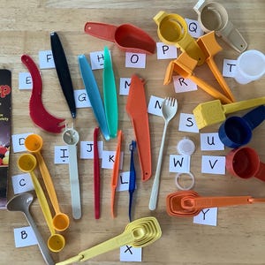 Assorted Classic Vintage Tupperware And Other Little Plastic Kitchen Gadgets & Tools