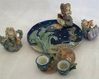 Die drei Nymphen unter dem Meer ~ Musik spielende Meerjungfrauen Vintage POPULAR IMPORTS Co. Fantasy Tea Party Set ~ Die drei Grazien griechische Mythologie