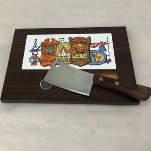 Kolonialstil Vintage Käse Schneidebrett Edelstahl Cleaver und Keramik Untersetzer auf Holzbrett ~ Bar-Wagen Drink Prep Board und Messer