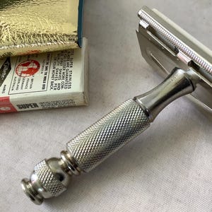 Vintage Gillette Traveling Shaving Razor Kit~ Ladies Personal Pride Miniature Shaving Kit In Glimmering Gold Case~ Gillette Safety Razor