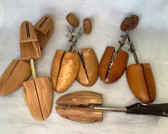 Auswahl an Vintage Holz und Metall Schuhspanner ~ Florsheim Rochester Schuhspanner Co. ~ Einstellbare Breiten ~ Wählen Sie aus verschiedenen Stilen