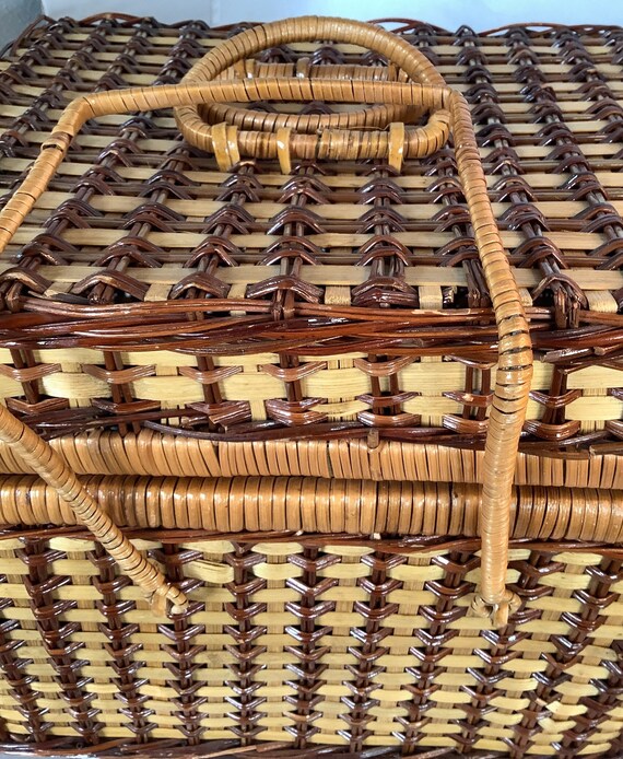 Large Vintage Wicker Picnic Basket Old Fashioned Rust… Gem