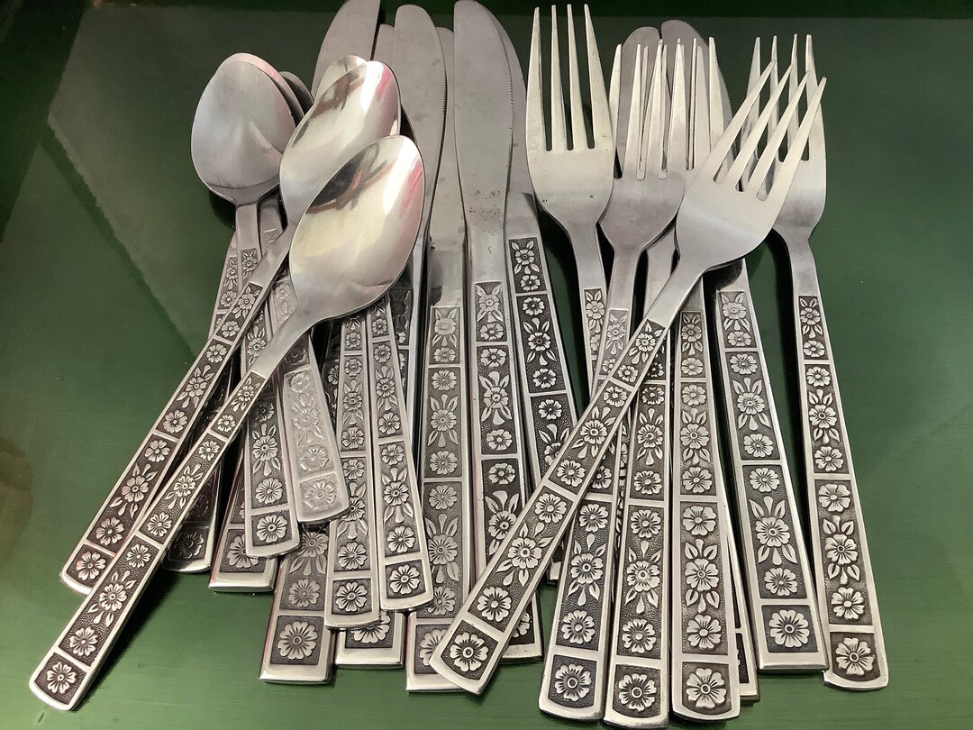 Vintage Imperial SERTA Stainless Flatware, Floral Daisy Black