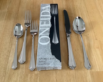 Oneida Juilliard Heirloom Stainless 5-Piece Place Setting ~ Vintage 1992 New In Box