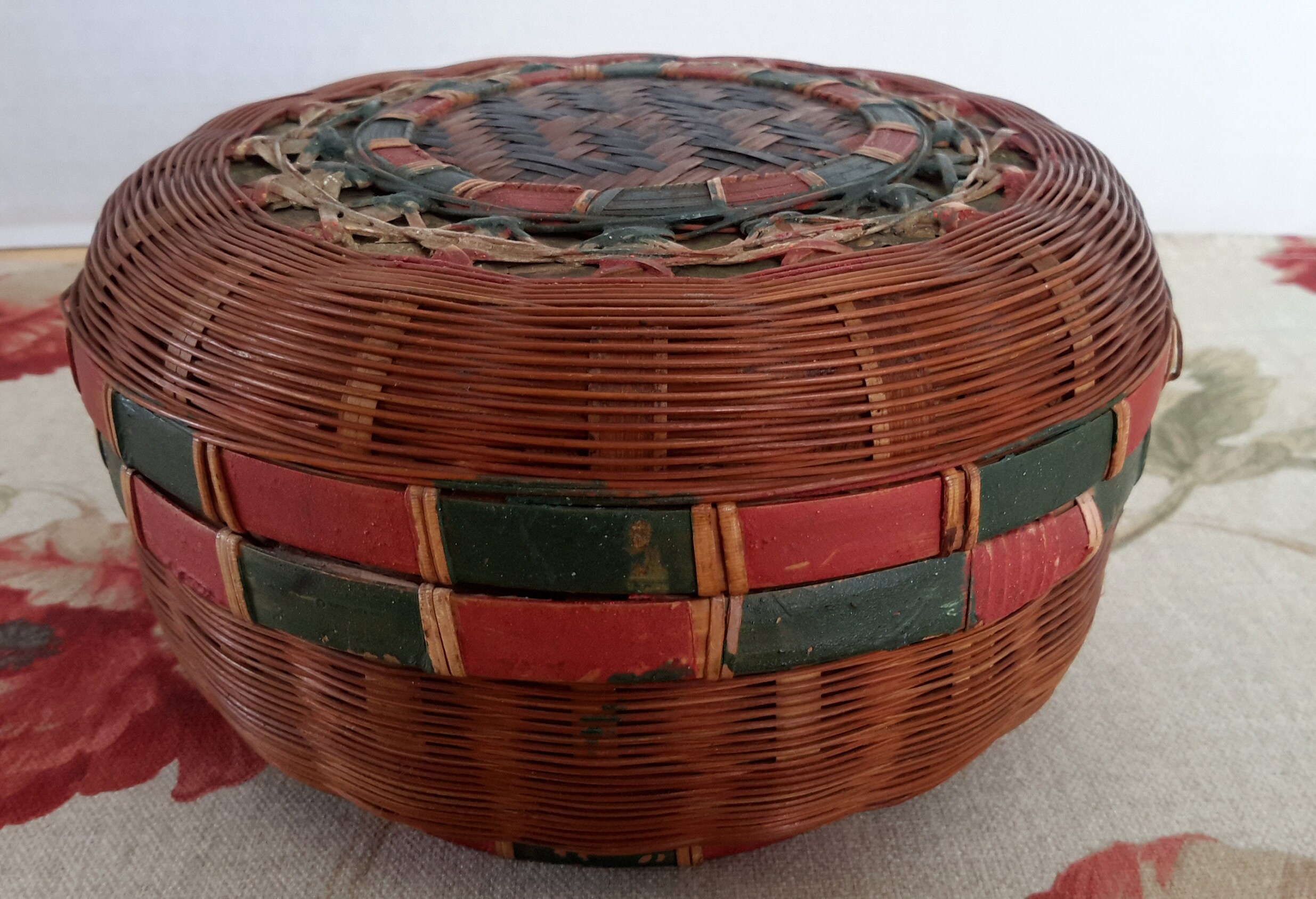 Vintage Round Chinese Wicker Basket Interesting Design Lid Sewing