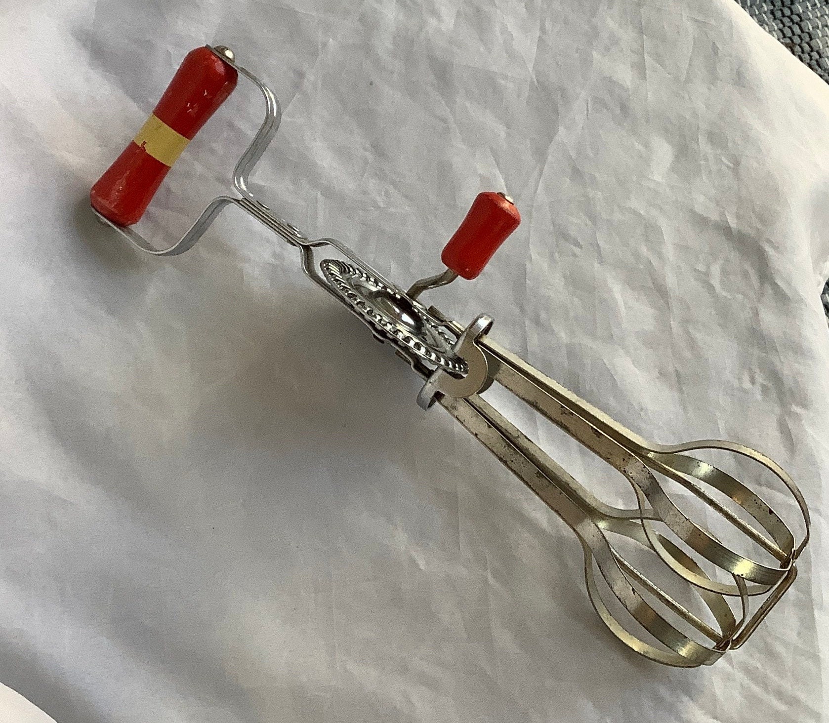 Schneebesen Handmixer Vintage Rot Holzgriff Metall Handbuch