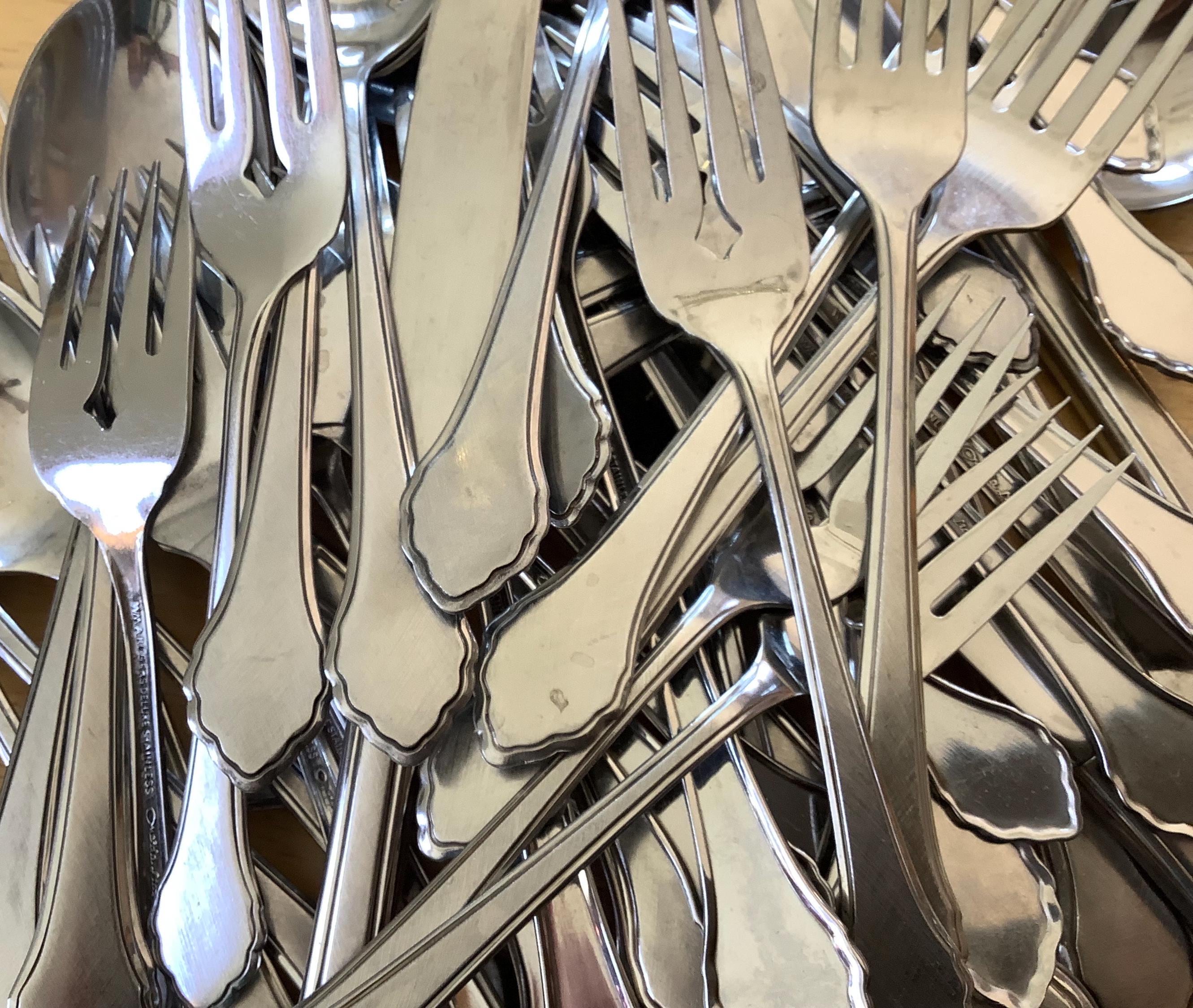Oneida Deluxe Pattern Stainless Flatware - Etsy
