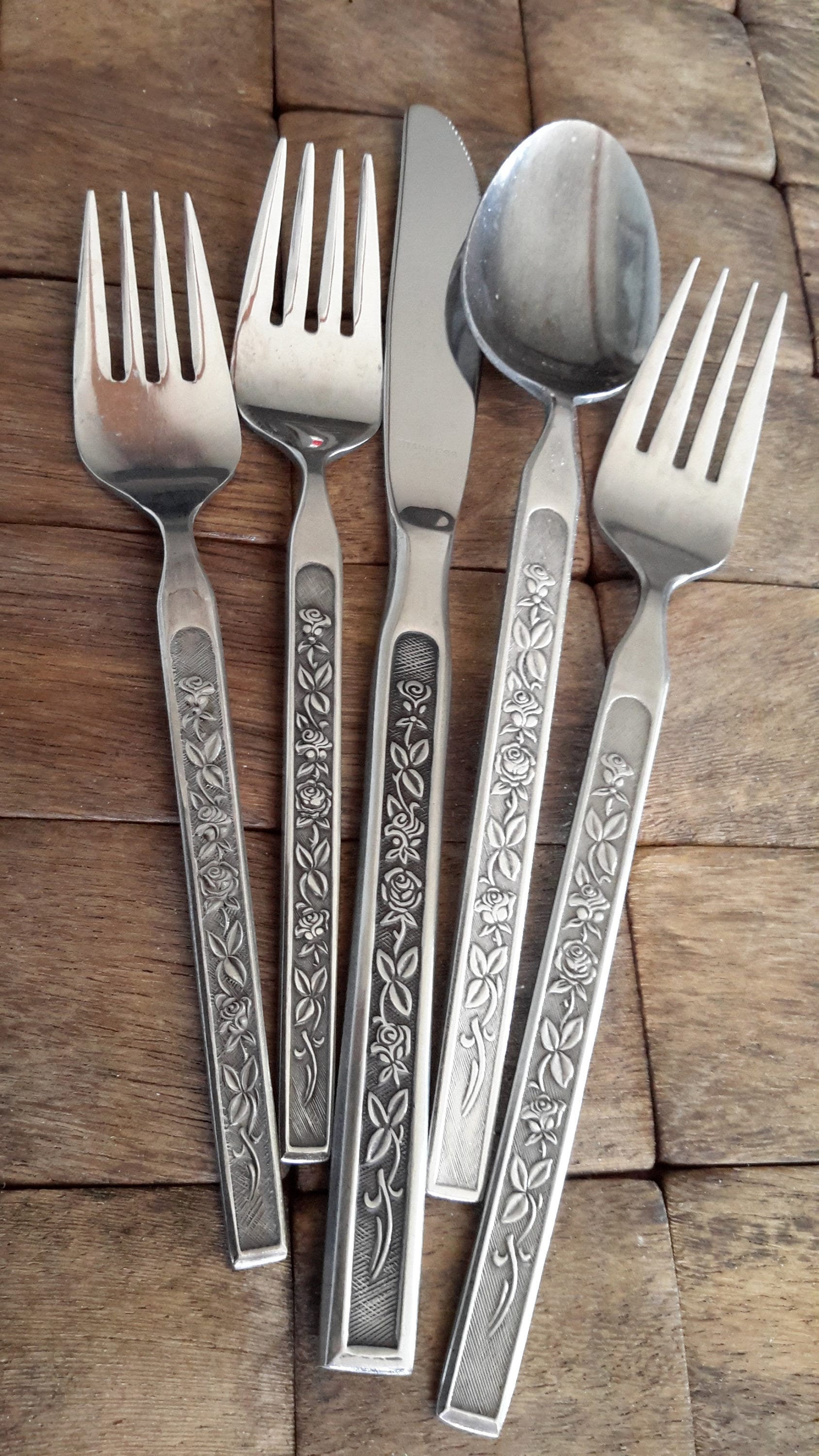 Antique stainless steel silverware discount