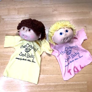 マーサ・ネルソン・トーマスが作ったオリジナルのベビードール〜ファイバークラフトドールヘッドとTシャツ付き〜ブロンドまたはダークヘアのベビー