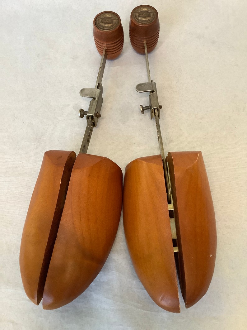 Selection Of Vintage Wood And Metal Shoe Trees Florsheim Rochester Shoe Tree Co. Adjustable Widths Chose From Different Styles 4.Pr Dark Florsheim