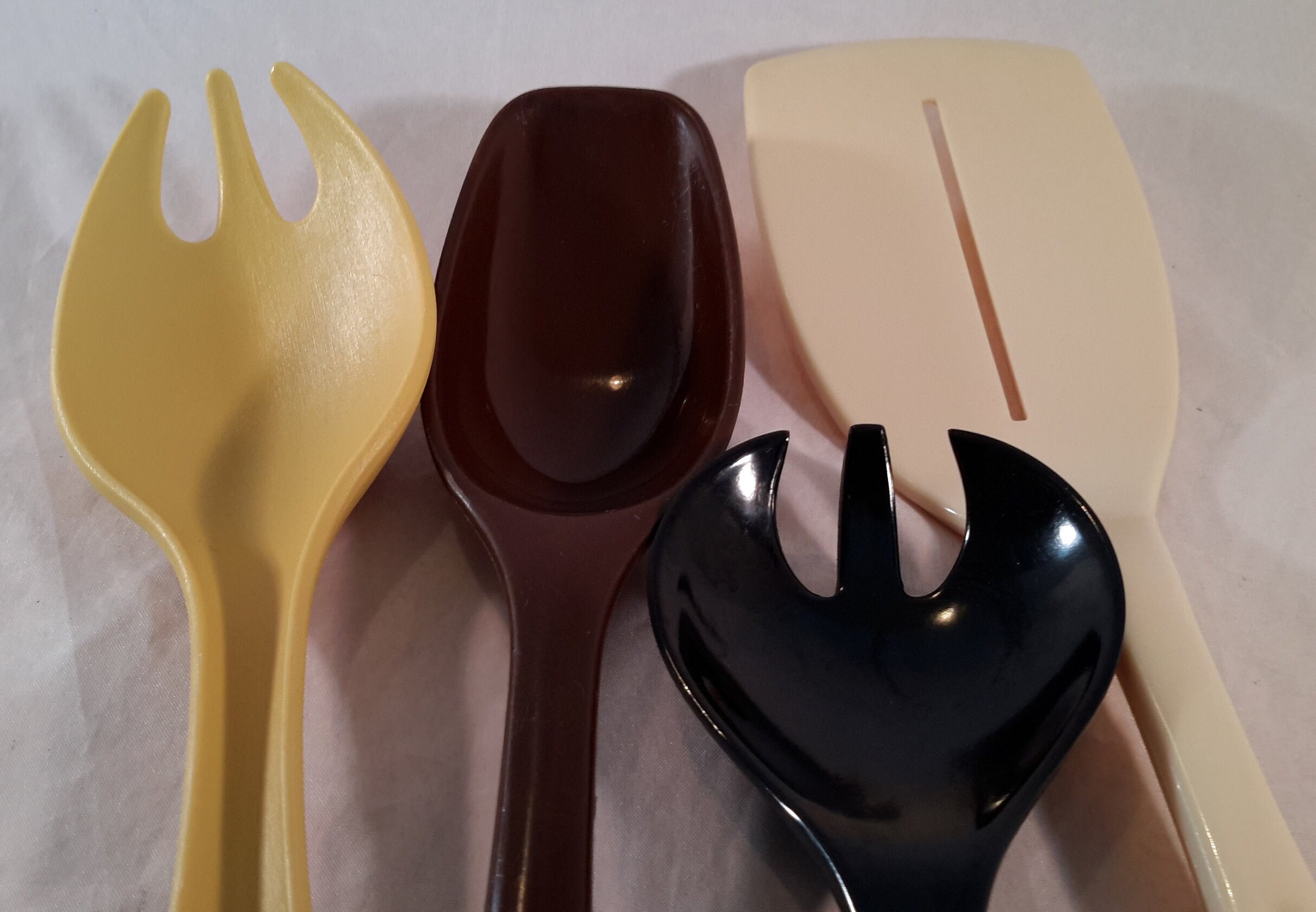 Assorted Plastic Nylon Kitchen Utensils Vintage Slotted Spoon