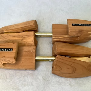 Selection Of Vintage Wood And Metal Shoe Trees Florsheim Rochester Shoe Tree Co. Adjustable Widths Chose From Different Styles 2-Pr Cedar Rochester