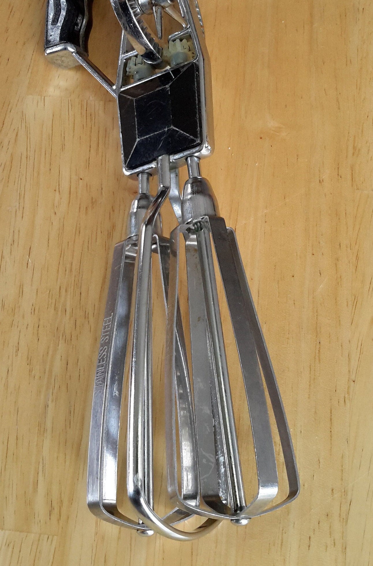 Vintage Egg Beaters Manual Hand Crank Mixer. They Really Whirl Your Choice  of Two Different Mid-century Whisk Batter Beater Whipper Upper 