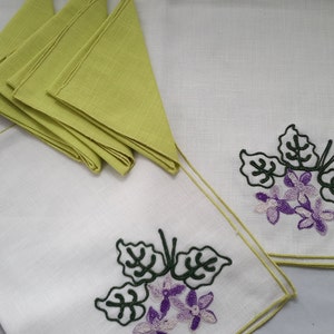 MCM Leinen Bestickte Violette und Chartreuse Serviette und Platzset Vierer set
