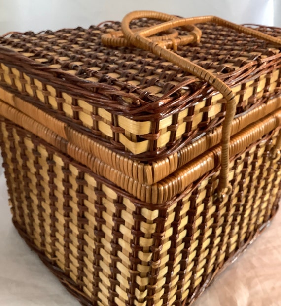 Large Vintage Wicker Picnic Basket Old Fashioned Rust… Gem