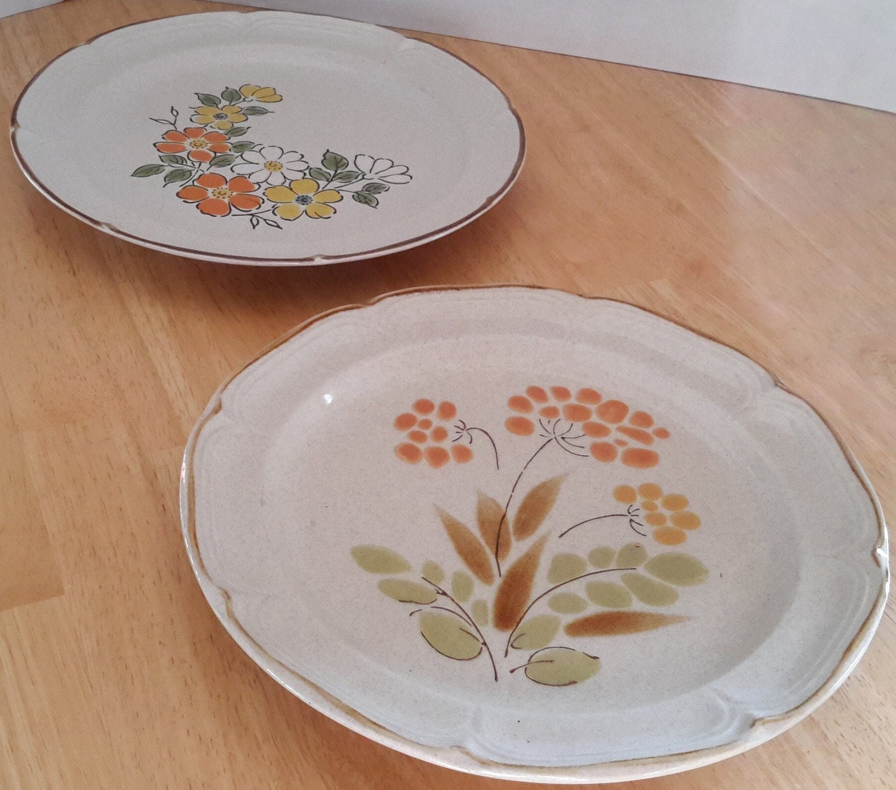 Retro Stoneware Dinner Plates Hearthside Hand Painted Flowery