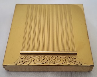 Avon Gold Compact Vintage Art Deco Forrado Cara Polvo Estuche de Maquillaje Swirl Scroll Fold Over Latch Glamorous Ladies Cosmetics Compact