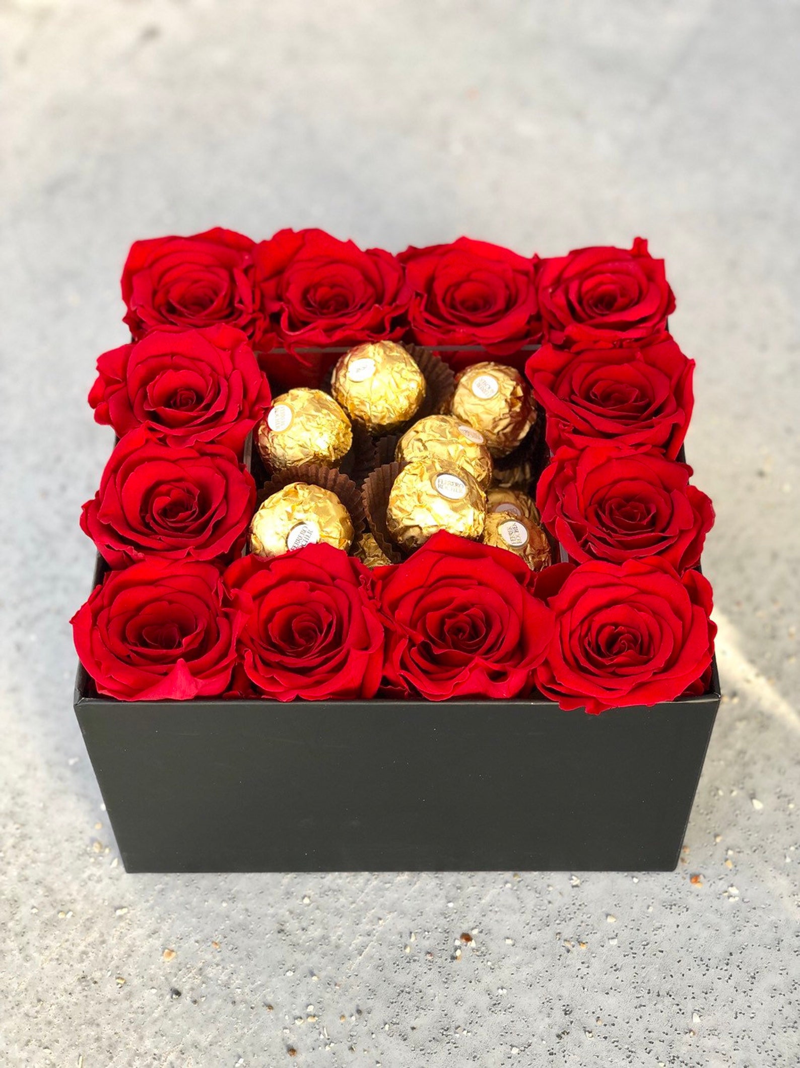 Eternity Roses With Chocolate / Anniversary Roses With Chocolate ...