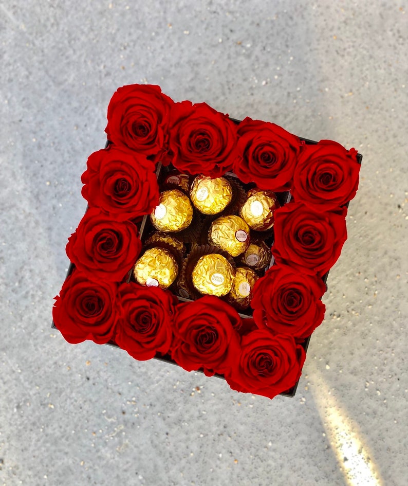 Eternity Roses With Chocolate / Anniversary Roses With Chocolate ...