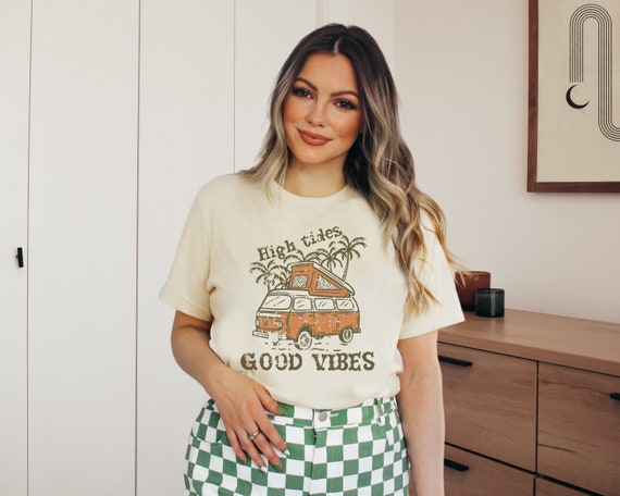 High Tides Good Vibes Tee: Beachy Retro Graphic T-Shirt