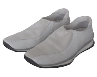 Prada - Off White Slip-Ons Skórzane płaskie półbuty z kwadratowymi noskami