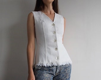 IRIÉ - White Tailored Vest with Fringe Details and Nacre Buttons