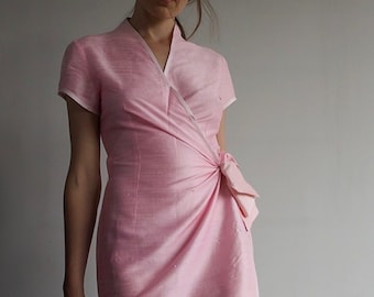 ANTOINE ET LILI - Vestido cruzado iridiscente de seda cruda con estampado de flores de cerezo