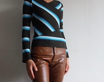 Cache Cache - Uroczy sweter w paski z dekoltem w kształcie litery N