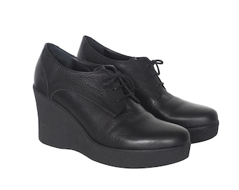 AGNES B. - Derby con piattaforma Archive in pelle nera testurizzata di alta qualità