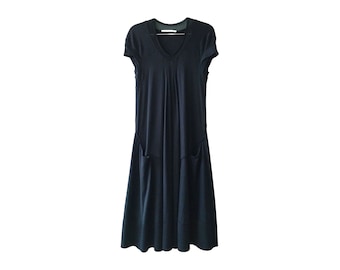 MARITHÉ + FRANÇOIS GIRBAUD - Vestido de jersey extragrande, minimalista y estructurado con bolsillos en azul medianoche