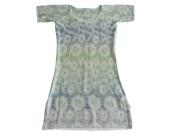 BLUMARINE - Super słodka sukienka plażowa z siateczki z akwarelowym zielonym i niebieskim nadrukiem kwiatowym