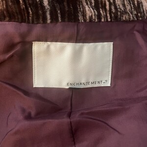 ENCHANTEMENT... ? - Veste en velours de soie froissée avec des détails complexes en taupe irisé image 7
