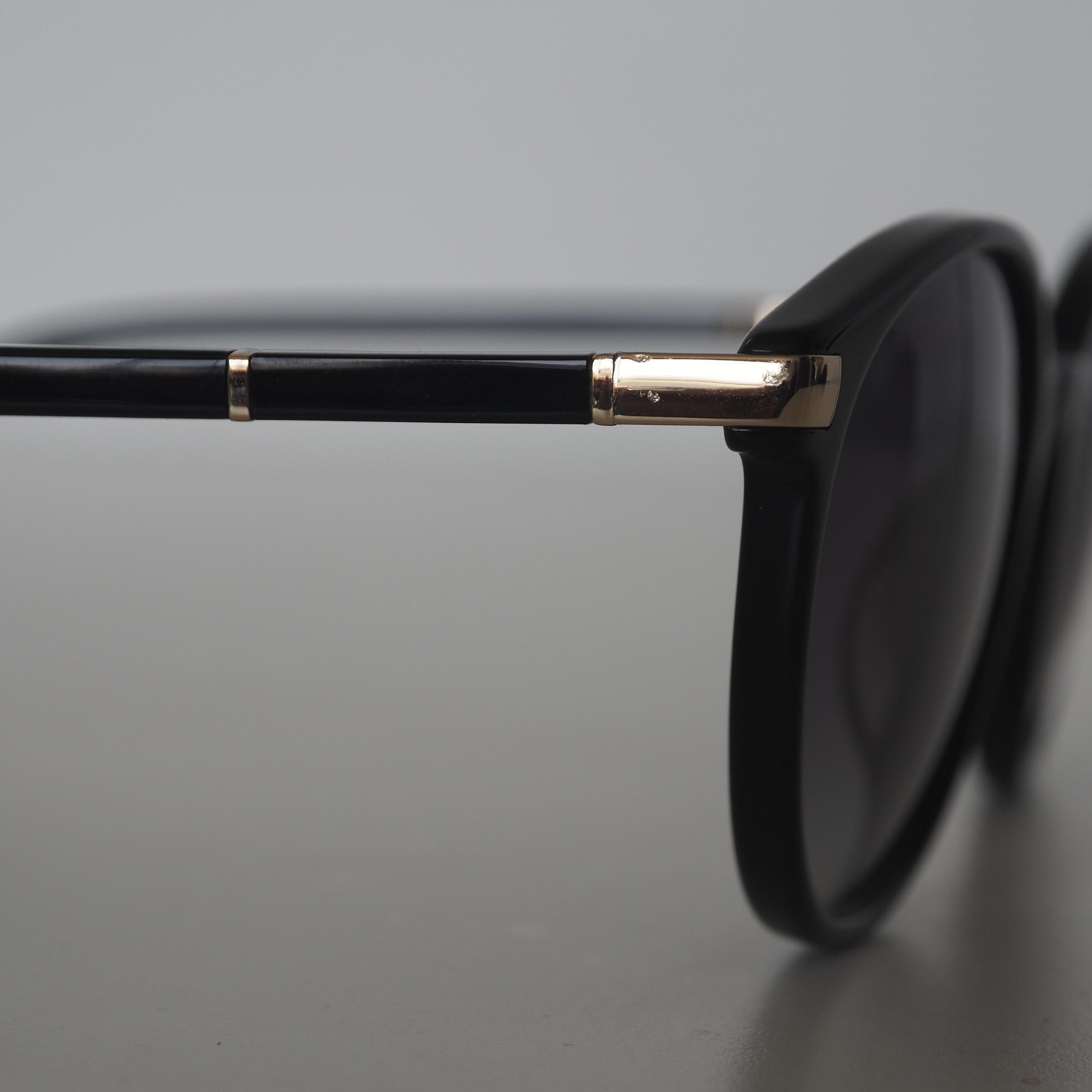 Nina Ricci - Black Frame Sunglasses With Gold Details - Etsy display picture 3