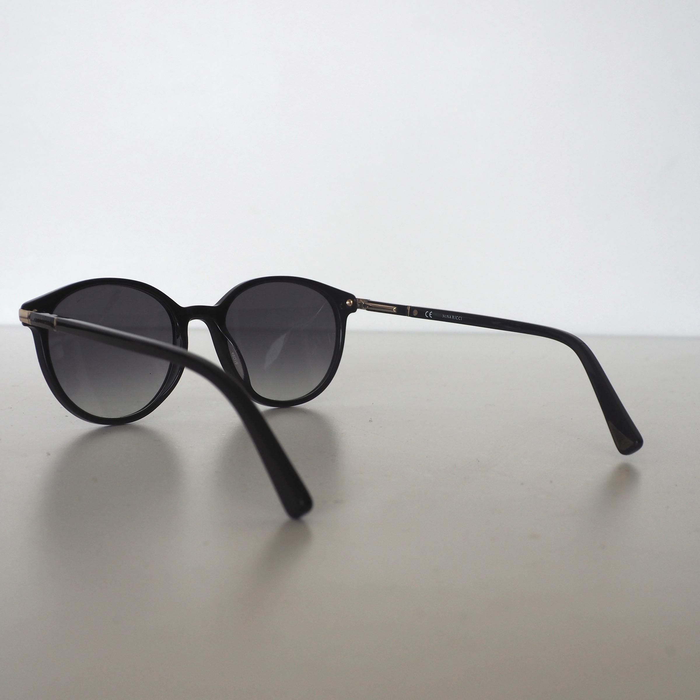 Nina Ricci - Black Frame Sunglasses With Gold Details - Etsy display picture 1